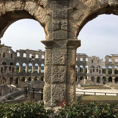 Luxury Old Town Apartment Pula Exterior foto